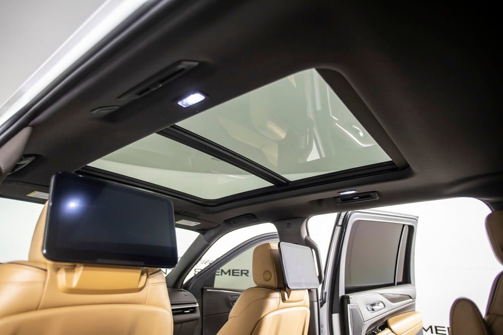 Used 2021 Cadillac Escalade ESV Premium Luxury w/ Driver Assist Tech Package image 29