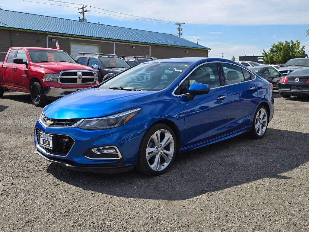 Used 2017 Chevrolet Cruze Premier FWD image 3