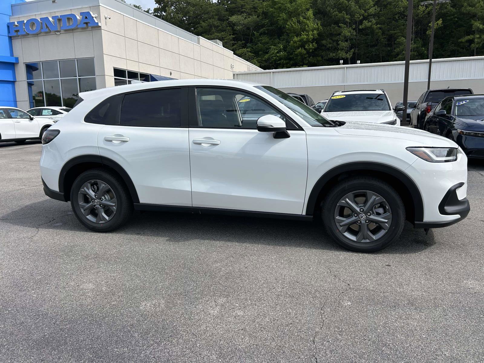 New 2027 Honda HR-V LX image 2