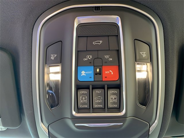 New 2025 Jeep Grand Cherokee Limited w/ Black Appearance Package image 29