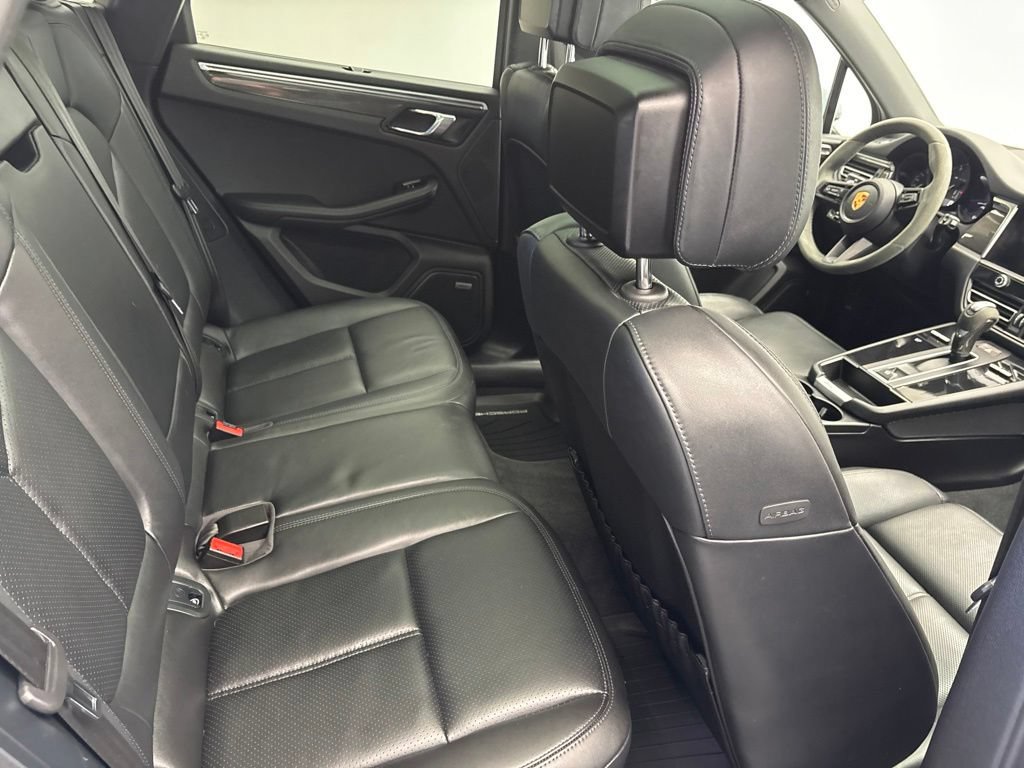 Certified 2023 Porsche Macan AWD/4WD image 28