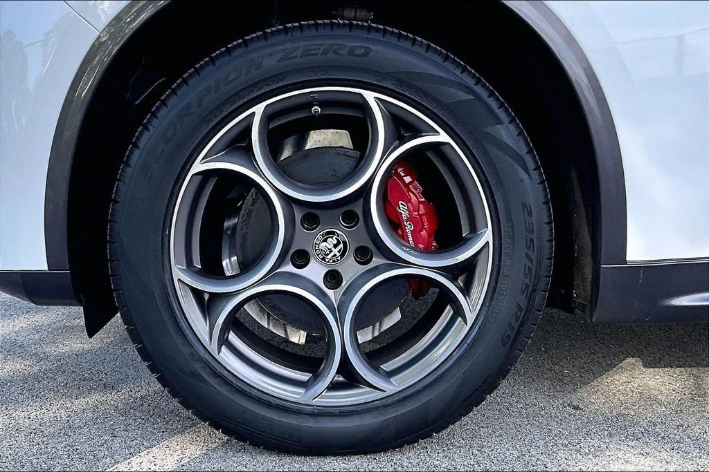 Used 2022 Alfa Romeo Stelvio Ti AWD/4WD image 9