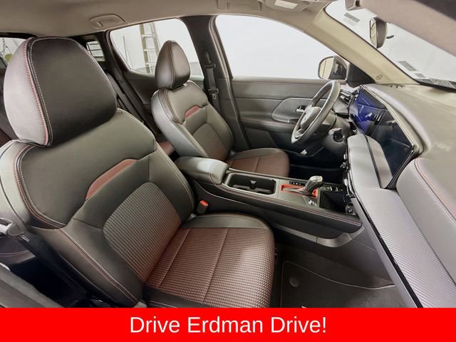Used 2025 Nissan Kicks SR AWD/4WD image 23