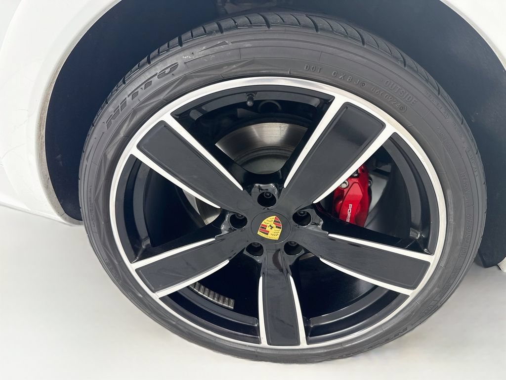 Used 2021 Porsche Cayenne GTS AWD/4WD image 32