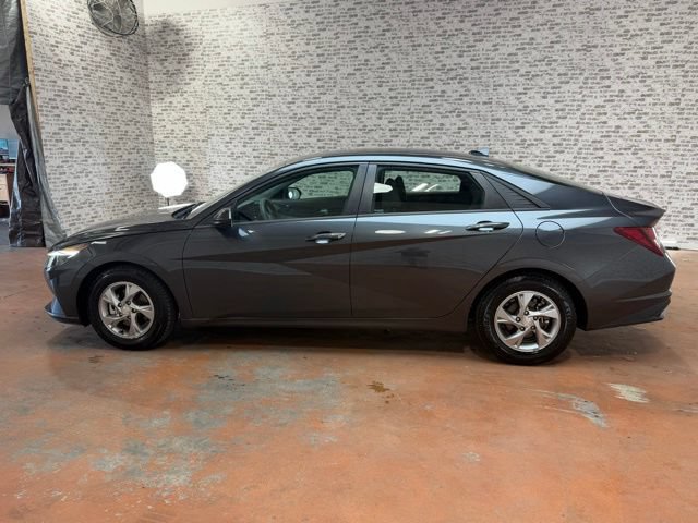Used 2021 Hyundai Elantra SE FWD image 4