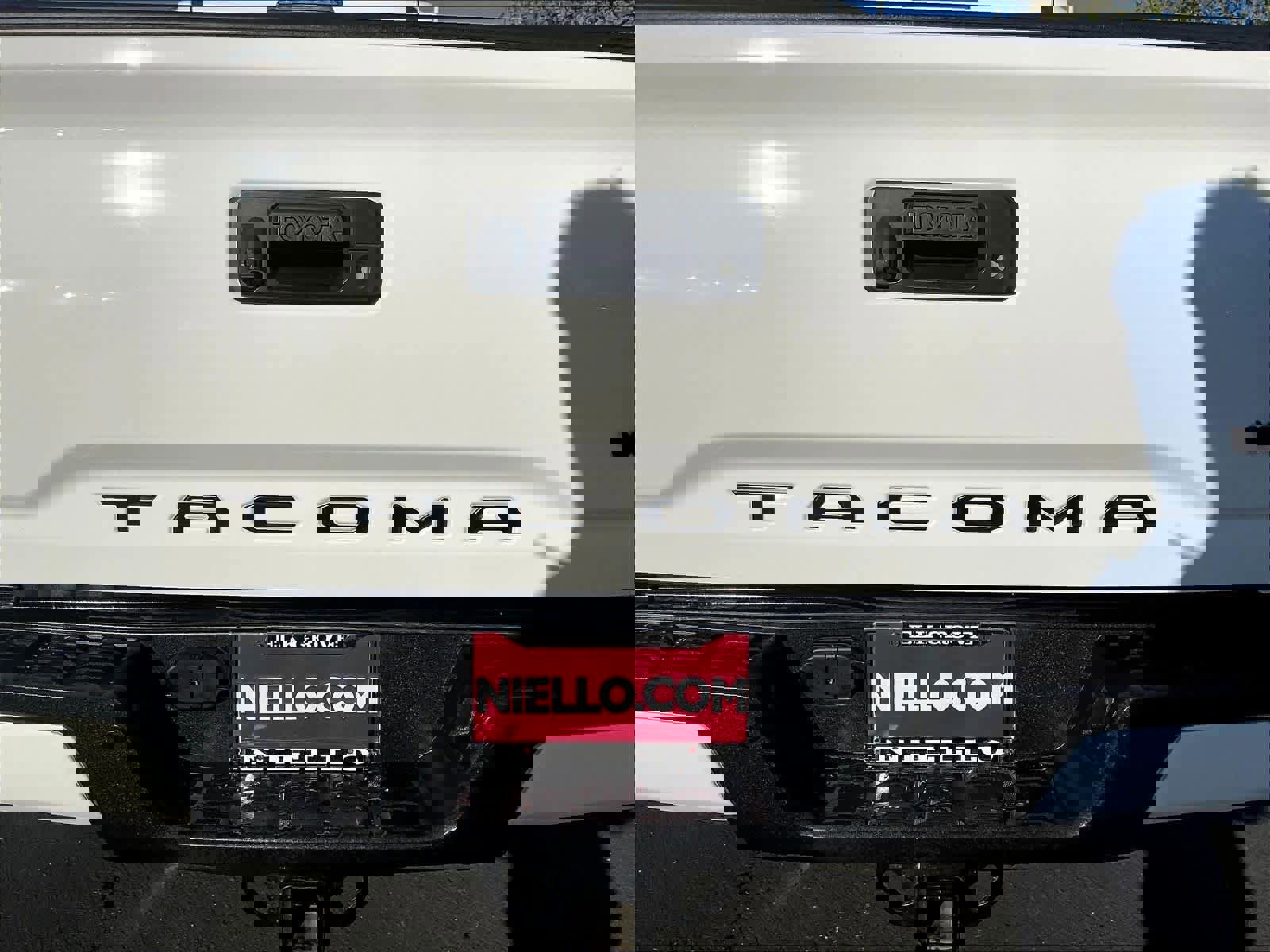 Used 2022 Toyota Tacoma TRD Off-Road w/ TRD Premium Off Road Package image 10