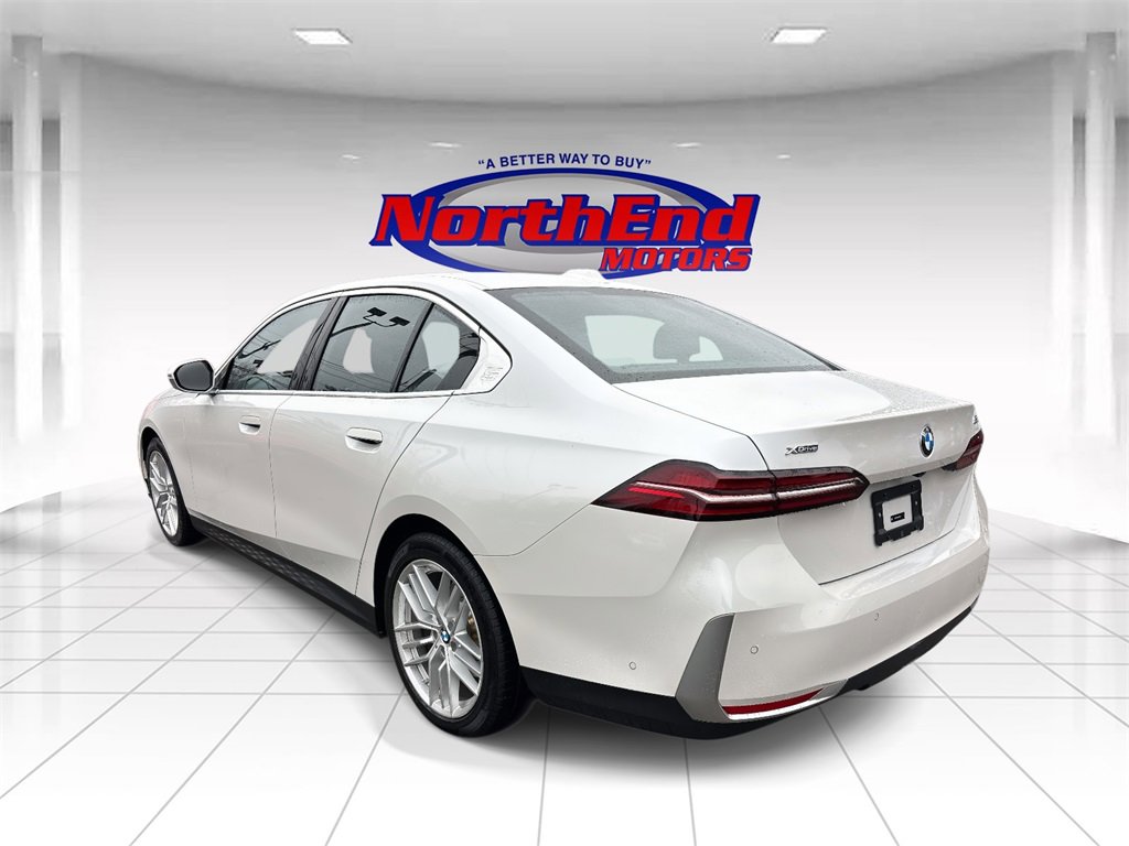 Used 2024 BMW 530i xDrive w/ Premium Package image 6
