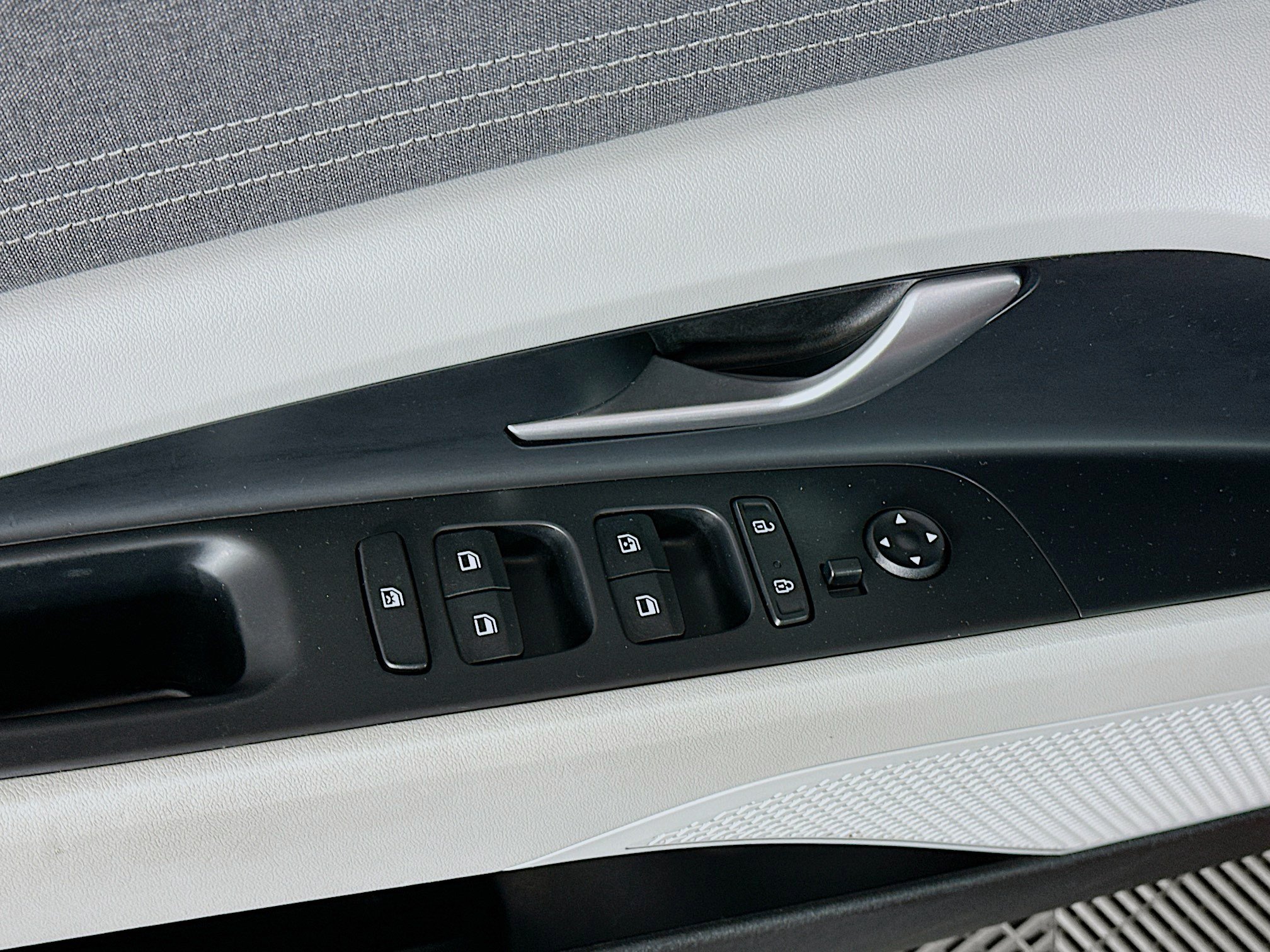 Used 2022 Hyundai Elantra Limited FWD image 15