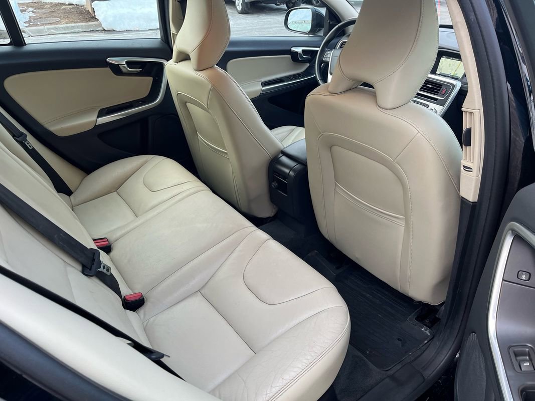 Used 2017 Volvo V60 T5 Premier w/ Convenience Package image 22