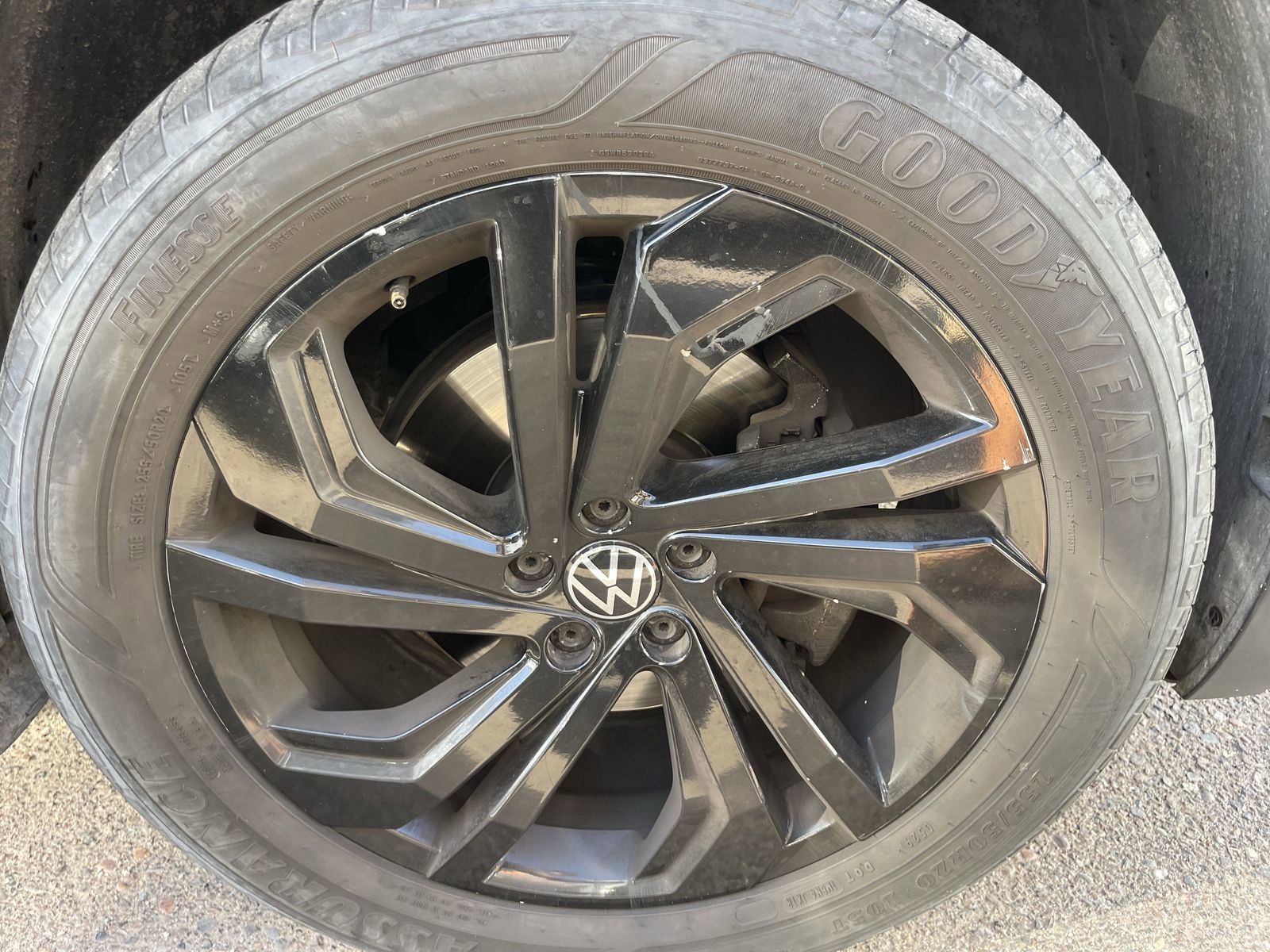 Used 2020 Volkswagen Atlas Cross Sport SEL w/ Cross Sport MDO Package AWD/4WD image 4