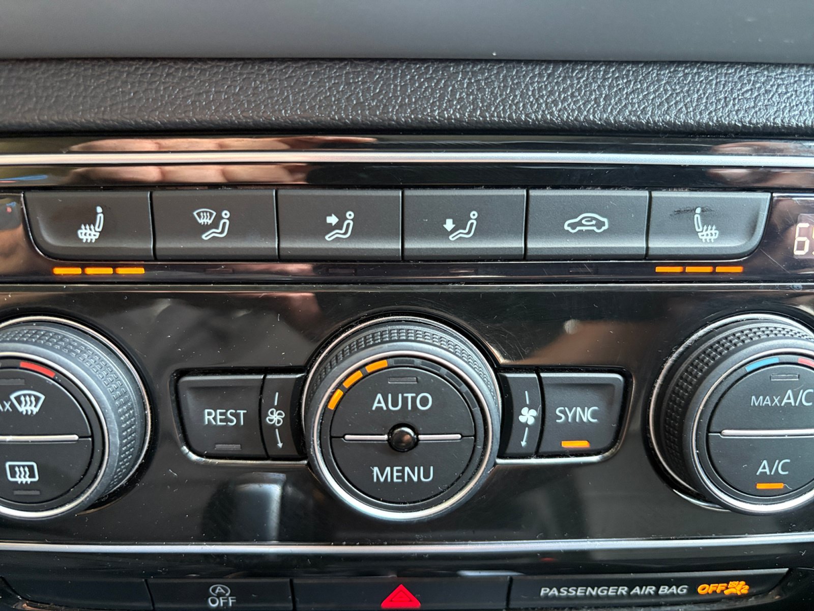 Certified 2022 Volkswagen Atlas SEL R-Line AWD/4WD image 22