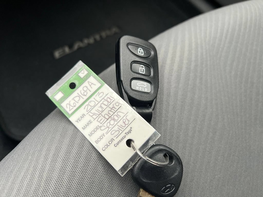 Used 2013 Hyundai Elantra GLS FWD image 9