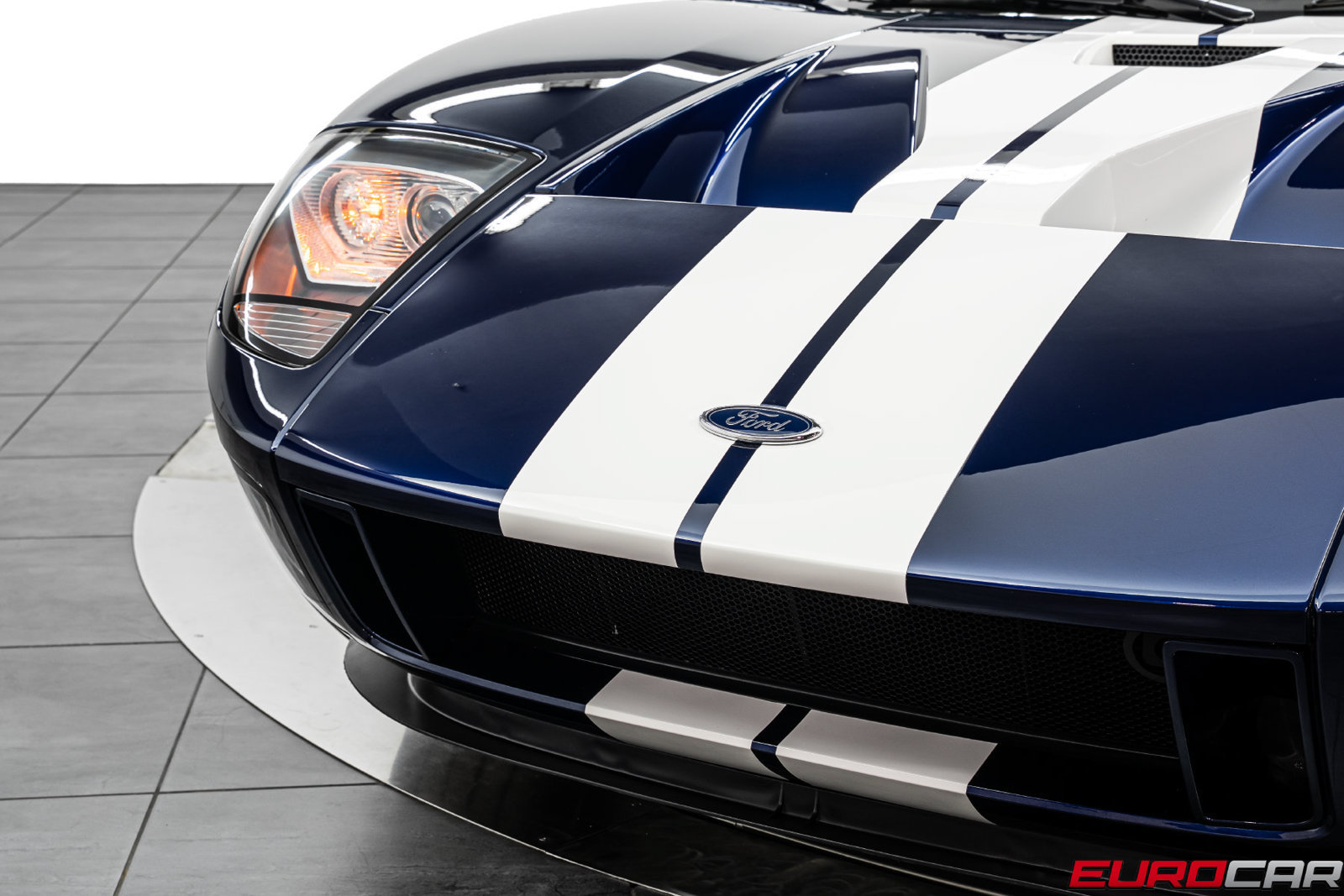 Used 2005 Ford GT RWD image 12