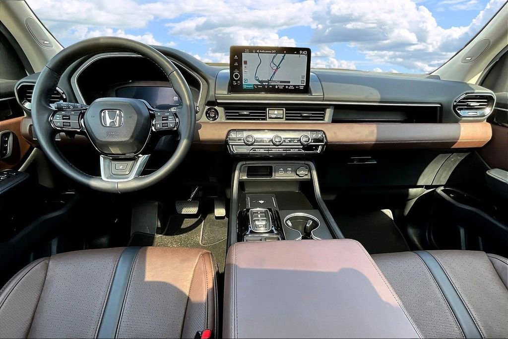 Used 2025 Honda Pilot Elite image 9