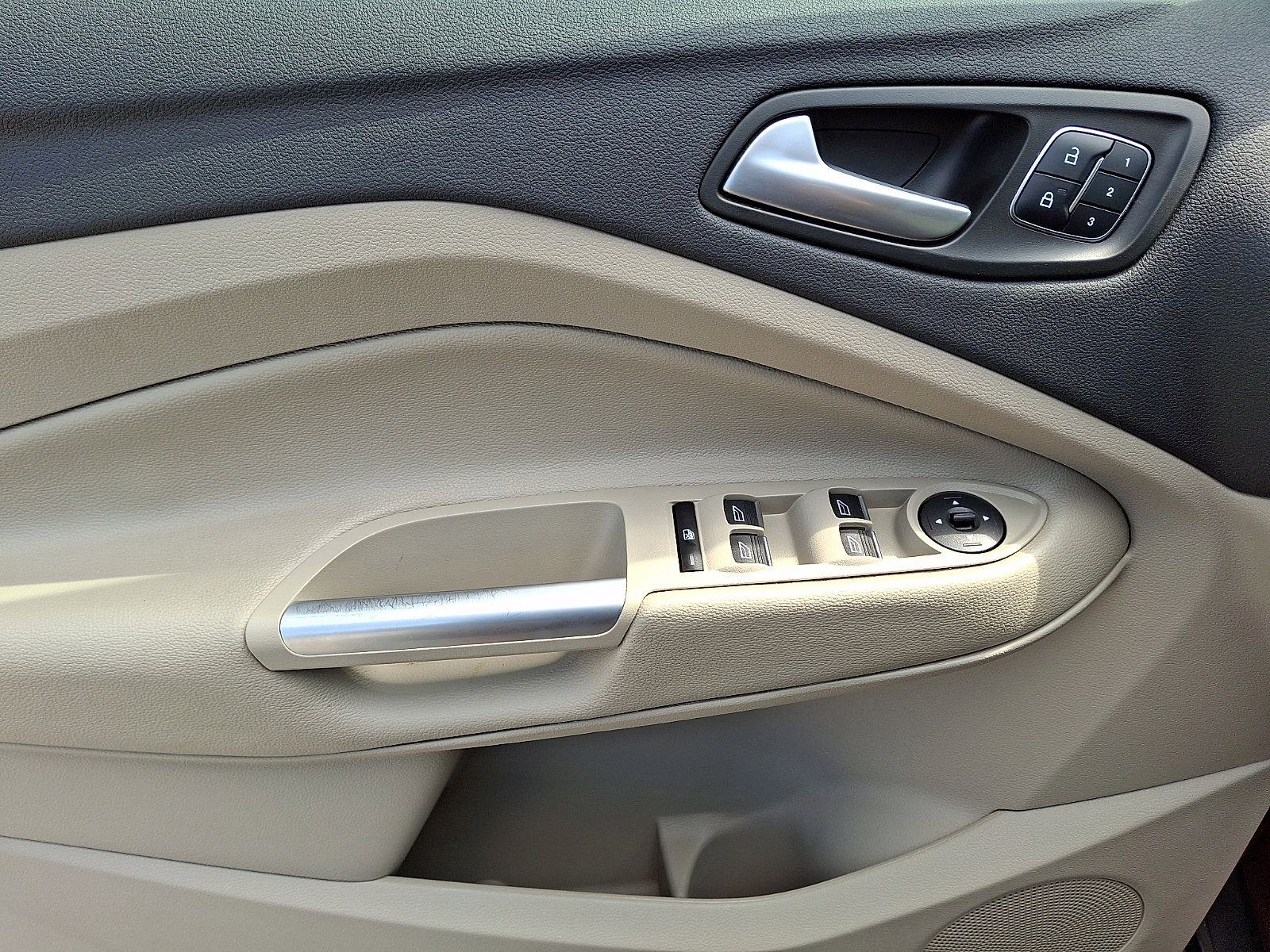 Certified 2019 Ford Escape Titanium AWD/4WD image 15