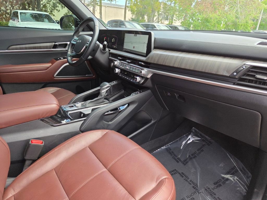 Used 2024 Kia Telluride EX w/ EX Captain's Chair Package FWD image 9
