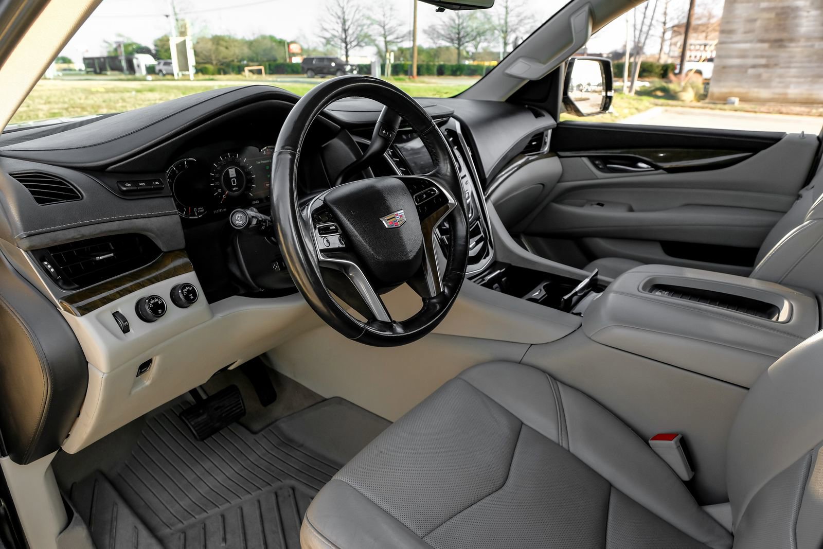Used 2019 Cadillac Escalade ESV Premium Luxury AWD/4WD image 3