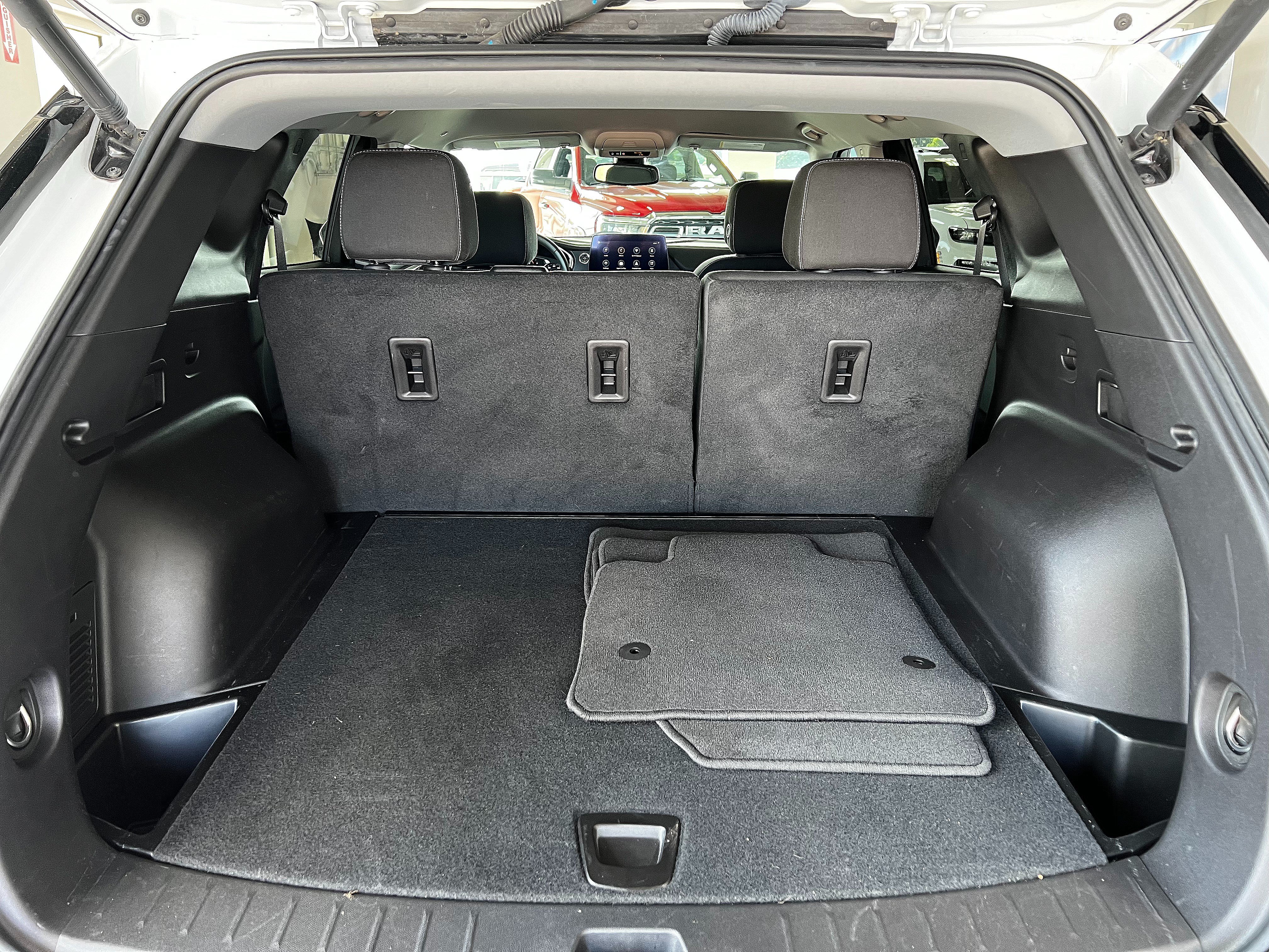 Used 2024 Chevrolet Blazer LT w/ Convenience Package FWD image 24
