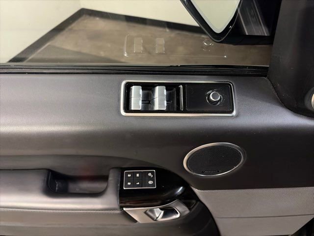 Used 2018 Land Rover Range Rover Sport HSE Dynamic image 14