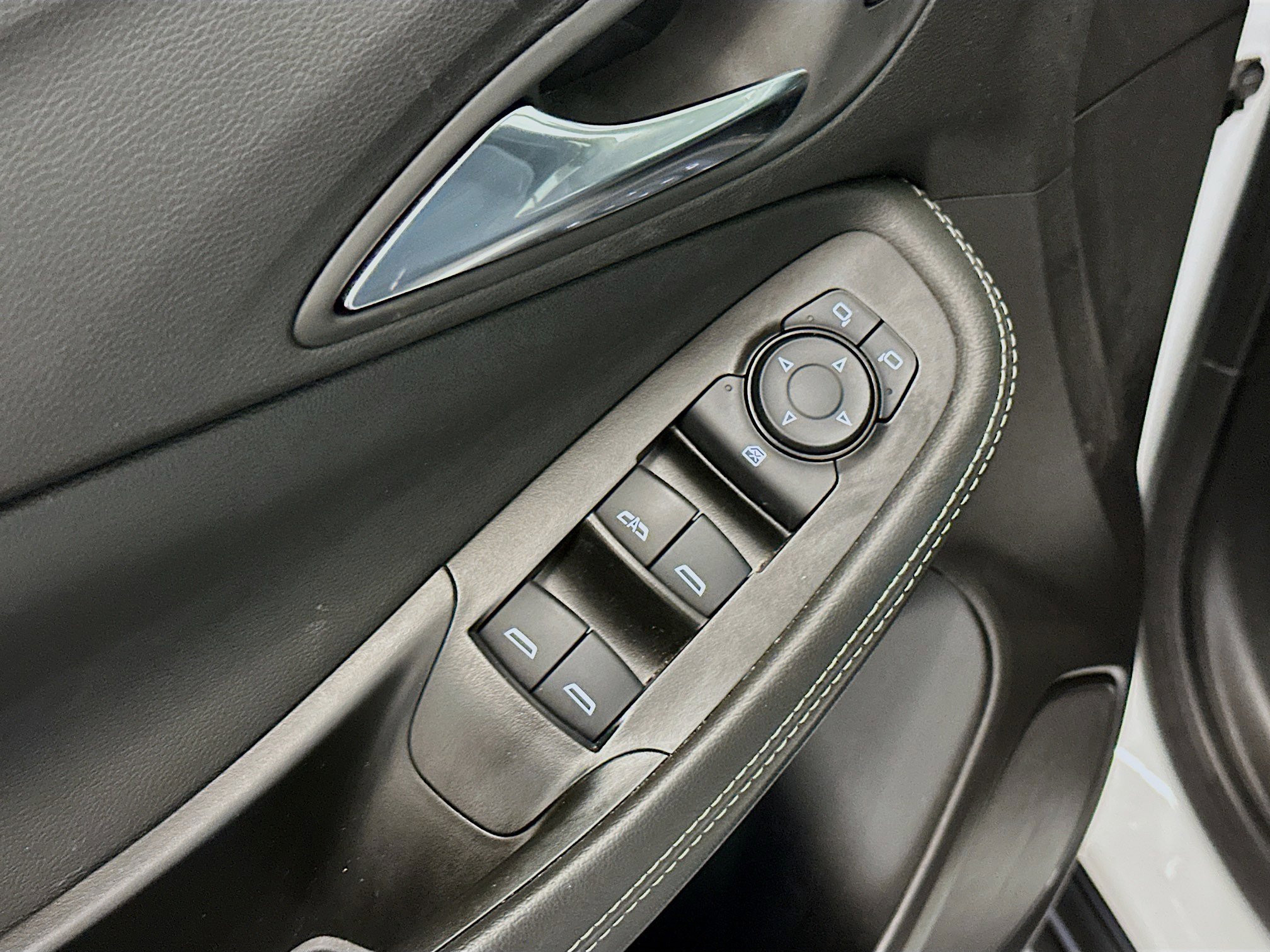 Used 2025 Buick Encore GX Preferred AWD/4WD image 15