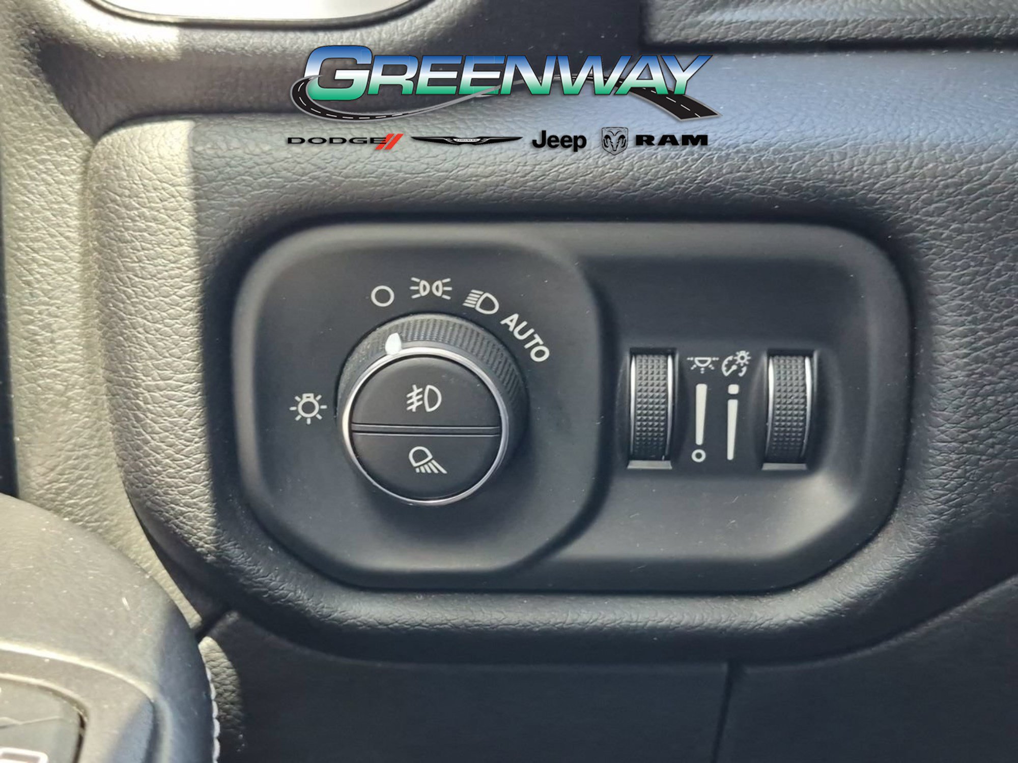 Used 2025 RAM 3500 Laramie AWD/4WD image 23
