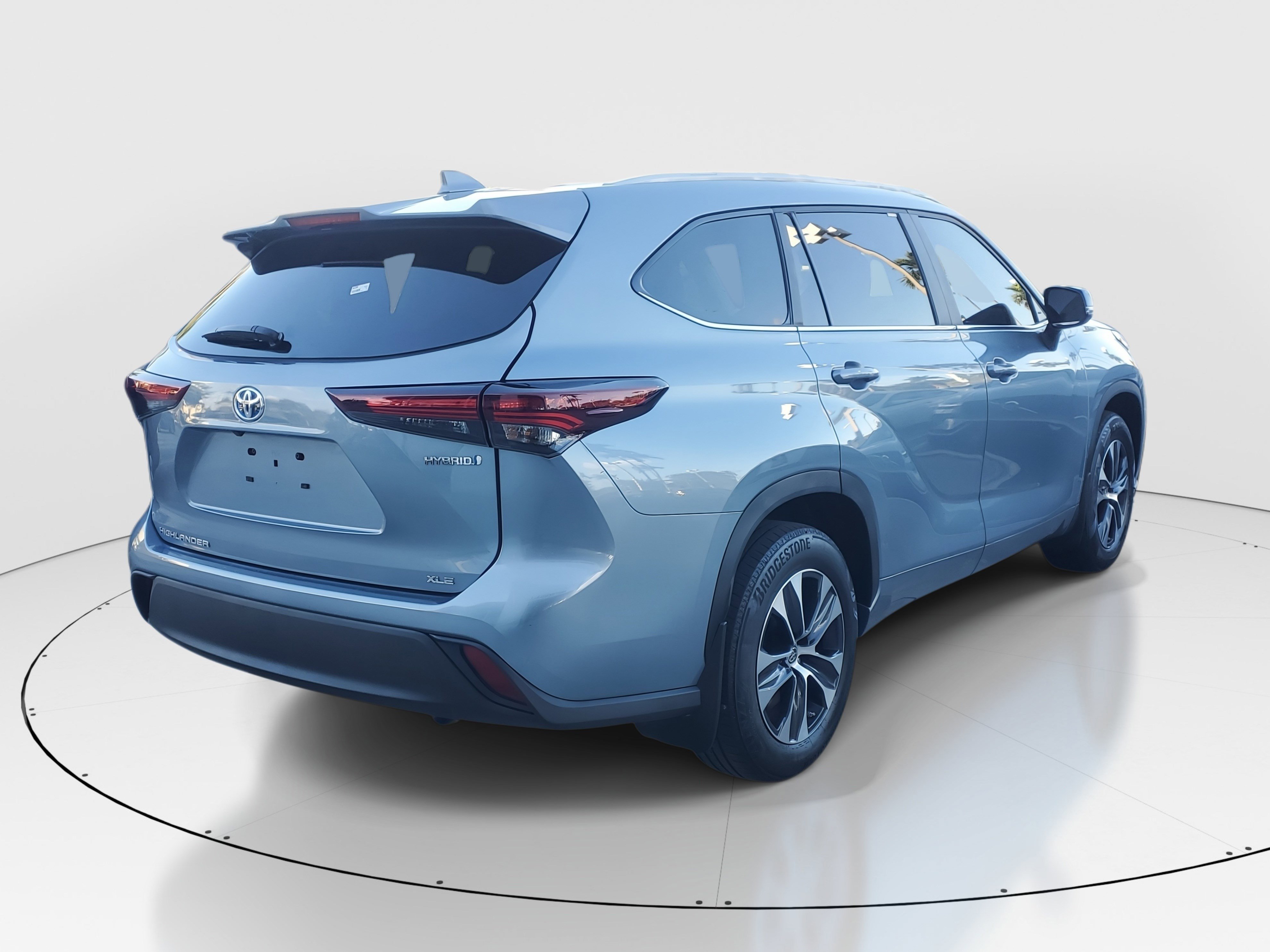 Used 2024 Toyota Highlander XLE image 7