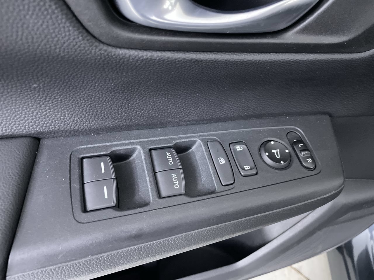 Used 2023 Honda CR-V EX image 11