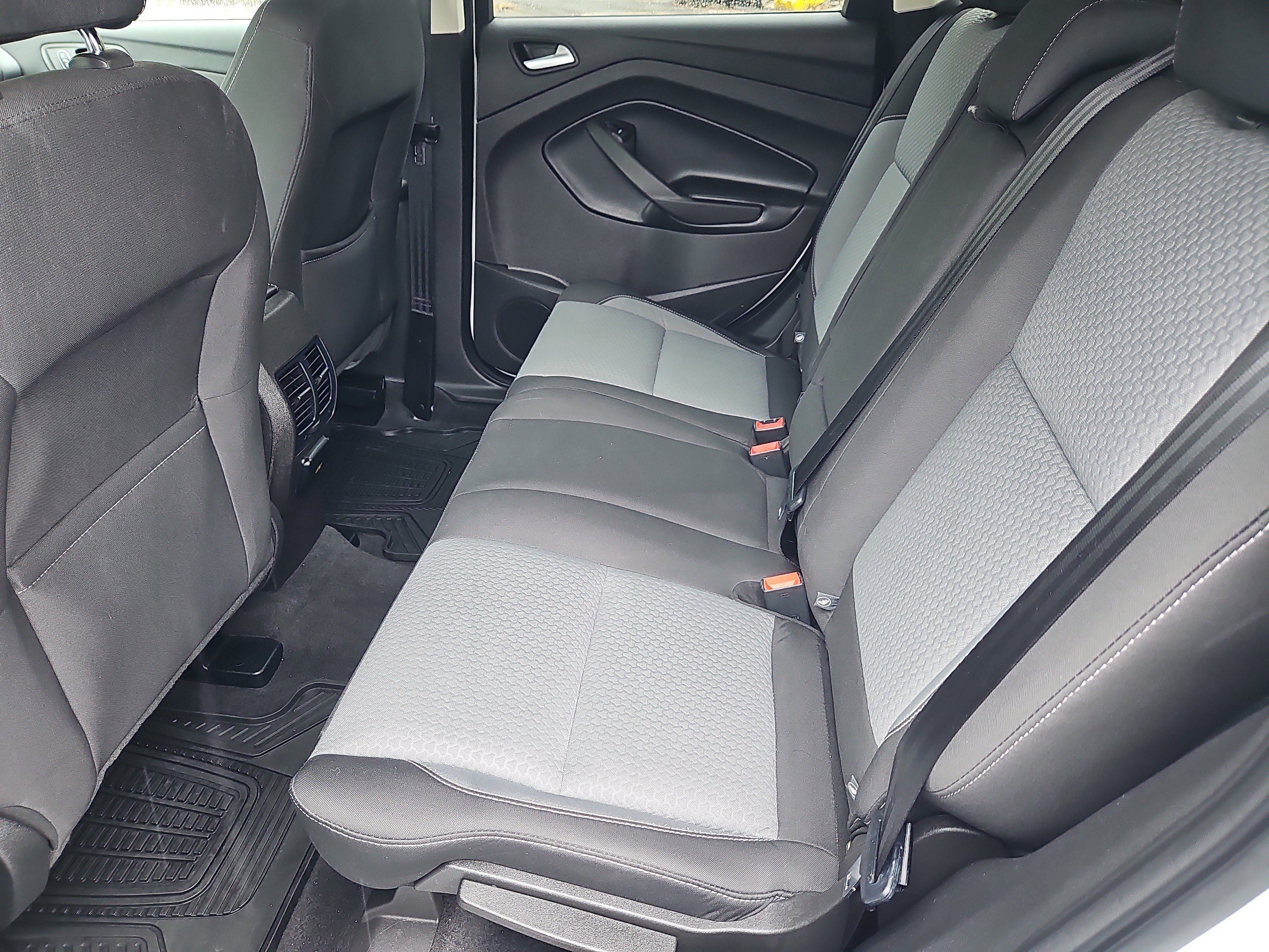 Used 2017 Ford Escape SE w/ SE Cold Weather Package AWD/4WD image 28