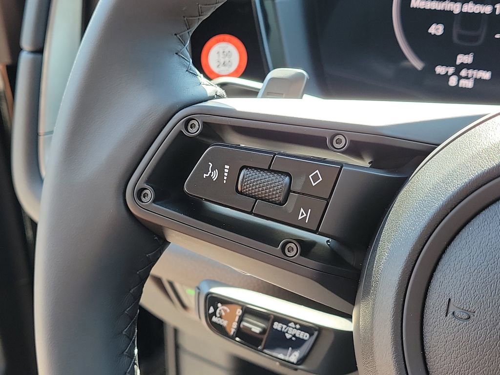 New 2026 Porsche Cayenne Coupe AWD/4WD image 35
