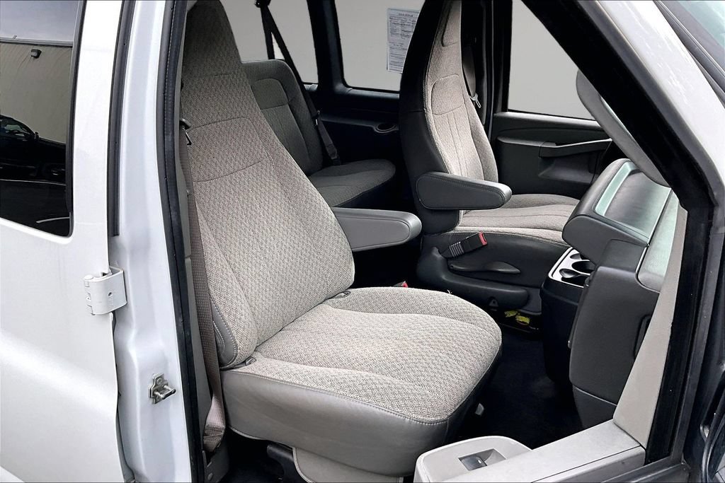 Used 2025 Chevrolet Express 3500 LT w/ LT Preferred Equipment Group RWD image 28