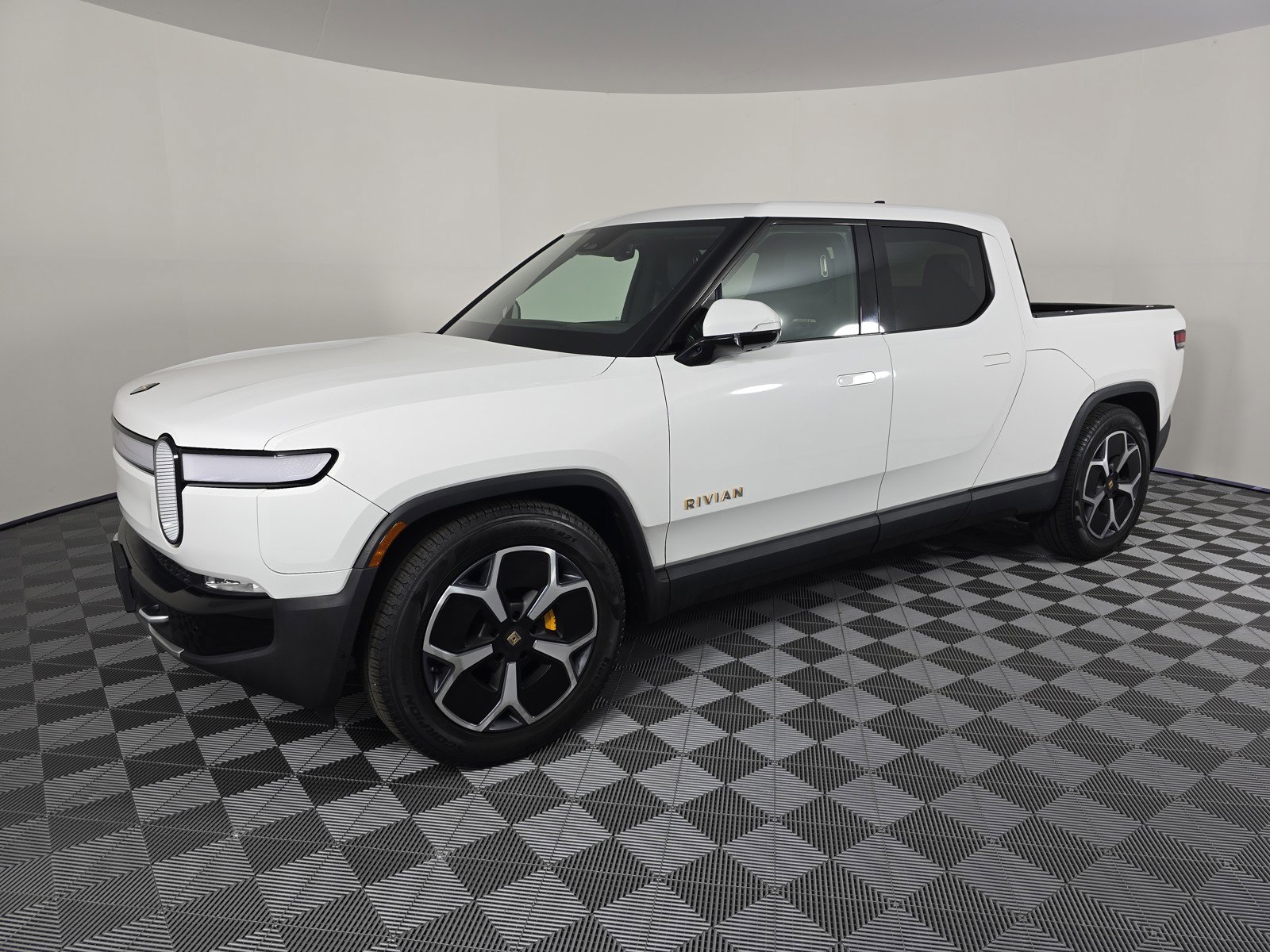 Used 2022 Rivian R1T Adventure image 1