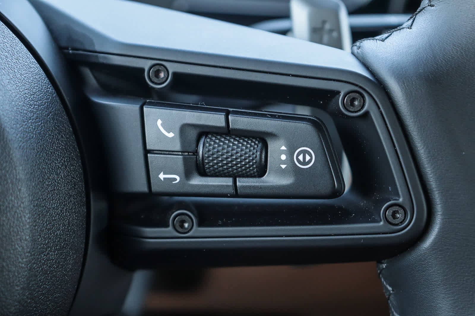 Used 2025 Porsche Cayenne Coupe image 21