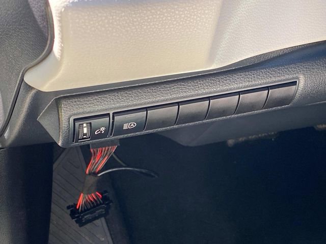 Used 2020 Toyota Corolla L FWD image 15