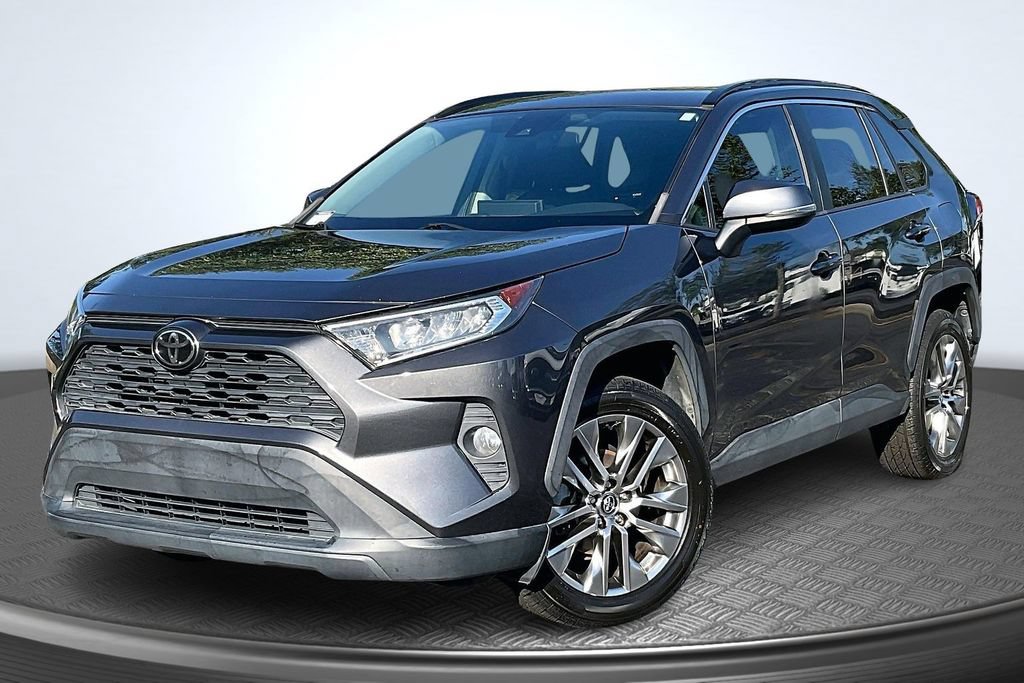 Used 2020 Toyota RAV4 XLE Premium FWD image 3