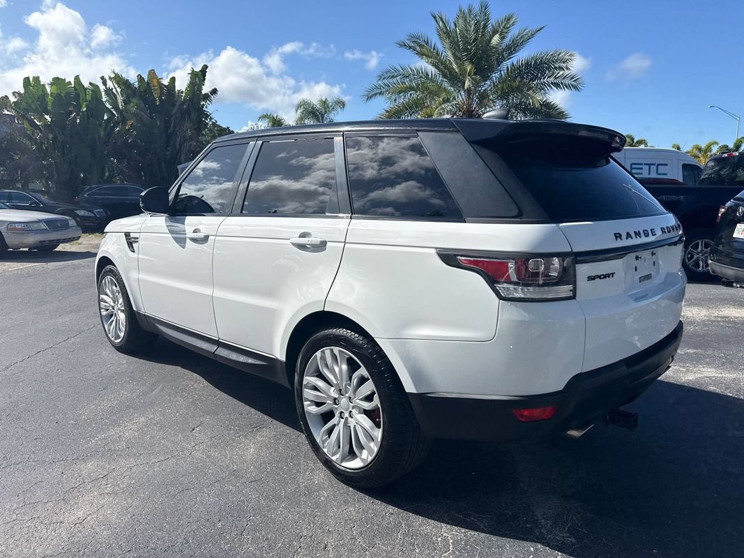 Used 2017 Land Rover Range Rover Sport SE AWD/4WD image 3