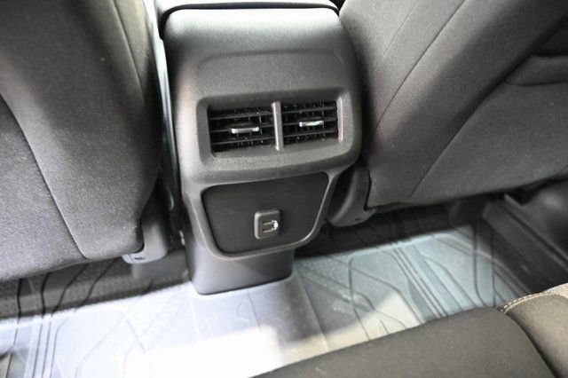 Used 2023 Chevrolet Equinox LT image 25