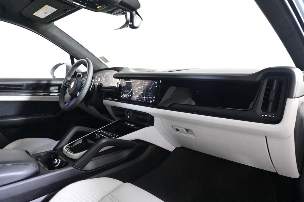 Certified 2025 Porsche Cayenne GTS AWD/4WD image 17