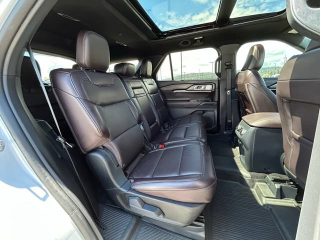 Used 2025 Ford Explorer Platinum AWD/4WD image 46