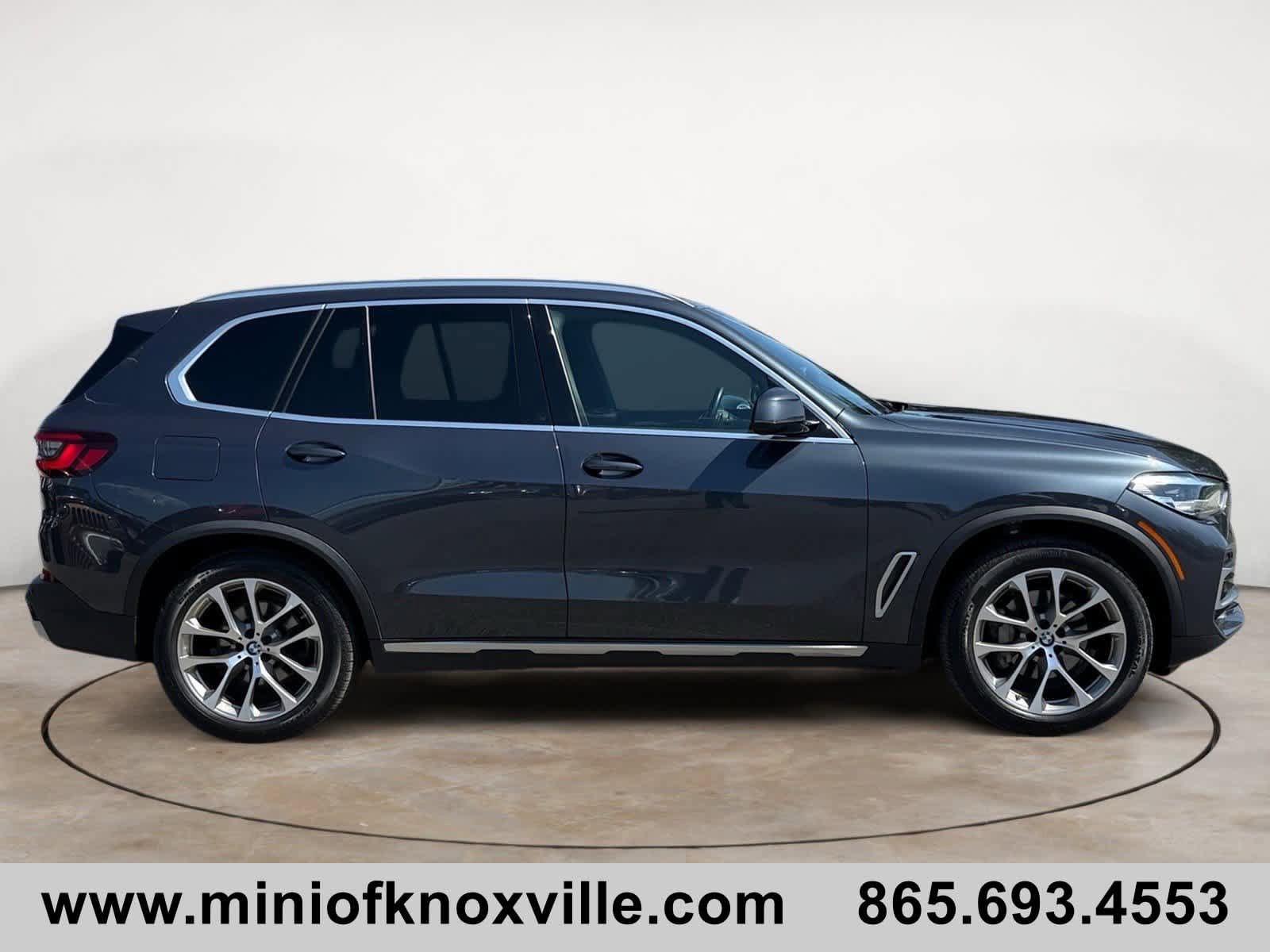 Used 2022 BMW X5 xDrive40i w/ Premium Package AWD/4WD image 2