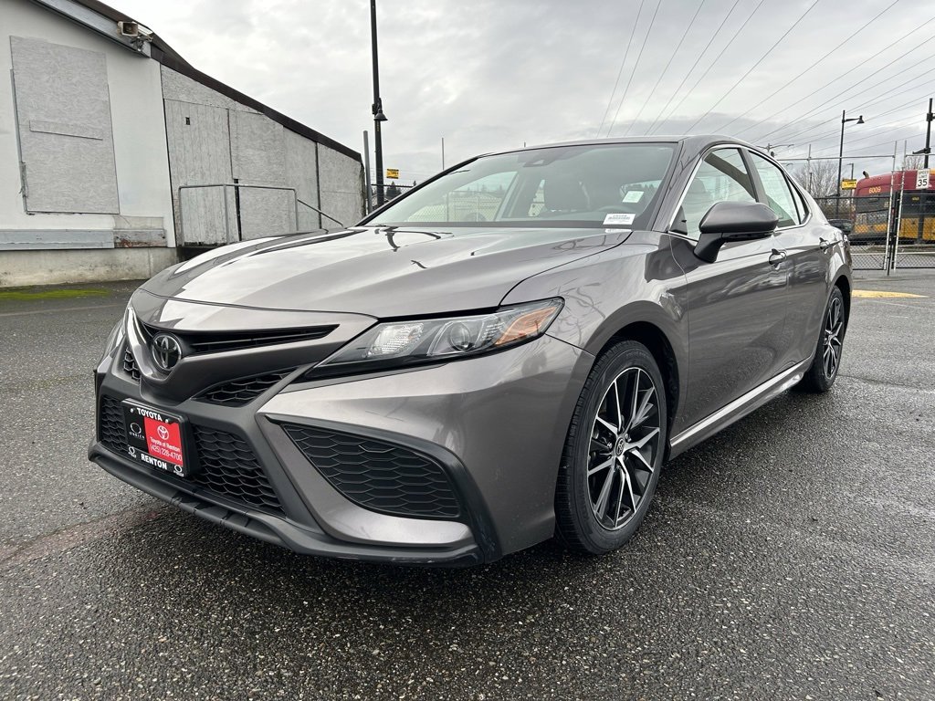 Certified 2024 Toyota Camry SE image 1