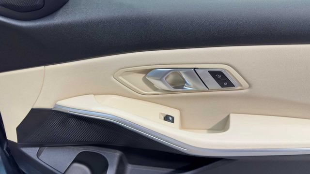 Used 2020 BMW 330i Sedan w/ Convenience Package RWD image 14