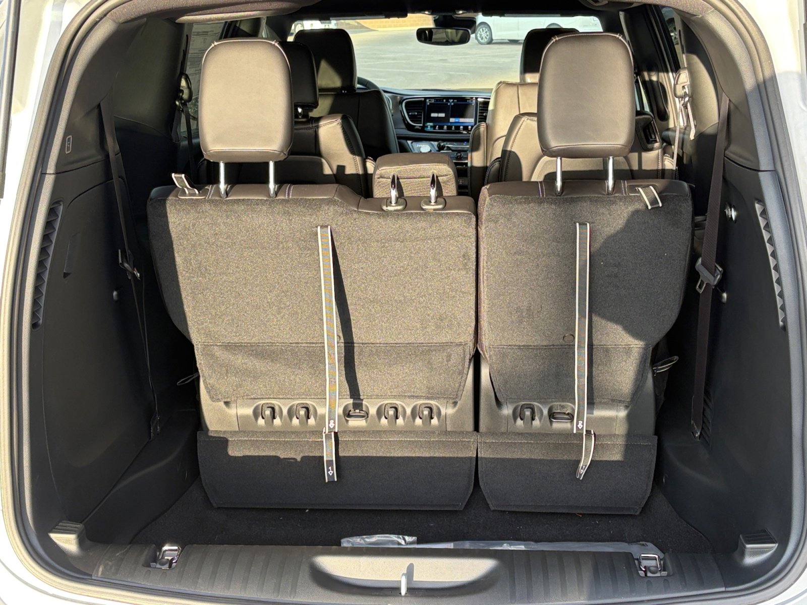 New 2026 Chrysler Pacifica Select AWD/4WD image 32