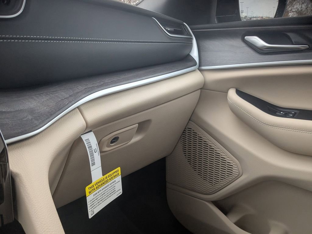 New 2025 Jeep Grand Cherokee Limited w/ Trailer Tow Package image 27