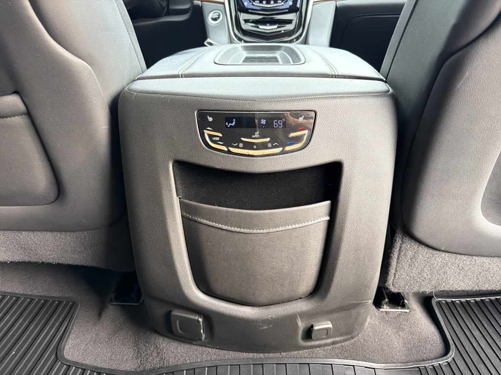 Used 2020 Cadillac Escalade Luxury AWD/4WD image 23
