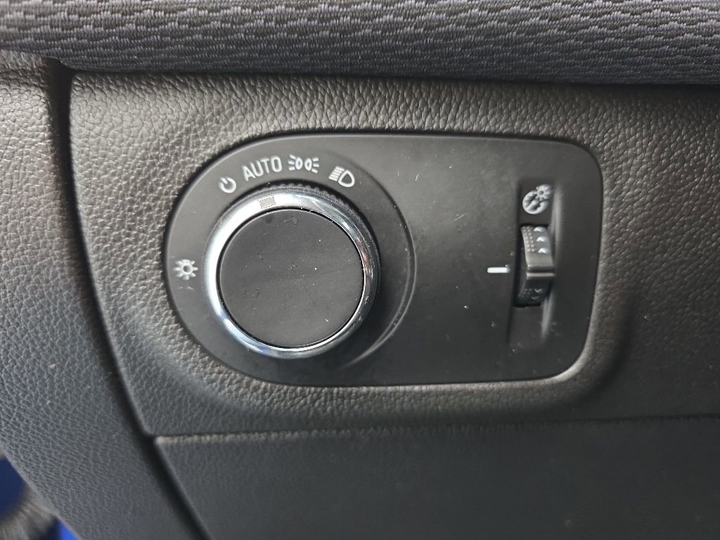 Used 2017 Chevrolet Cruze LT w/ Convenience Package FWD image 23