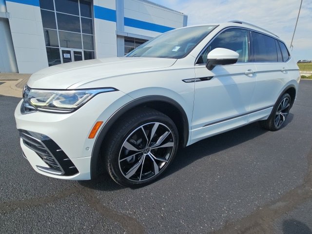 Used 2022 Volkswagen Tiguan SEL R-Line image 2