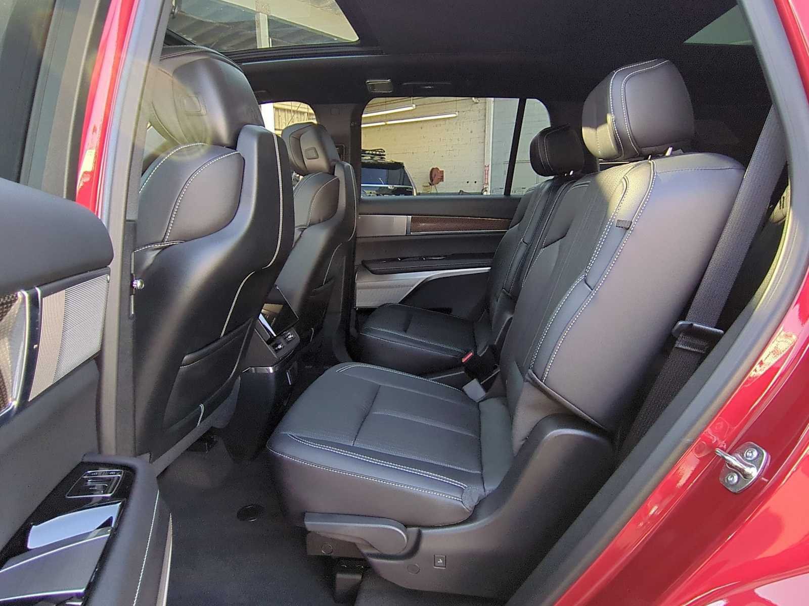 Used 2026 Cadillac Vistiq Sport AWD/4WD image 24