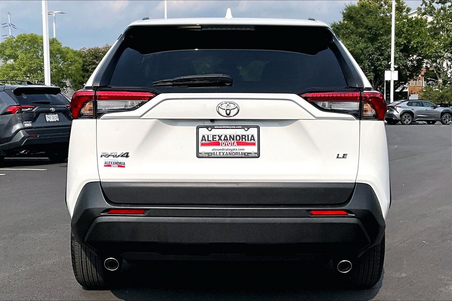 Used 2021 Toyota RAV4 LE FWD image 4