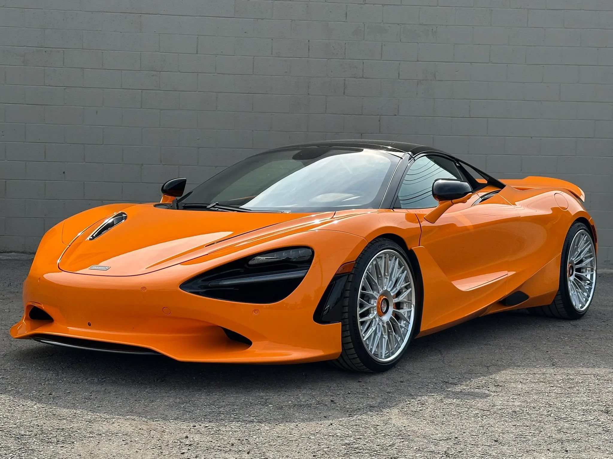 Used 2025 McLaren 750S Spider RWD image 1