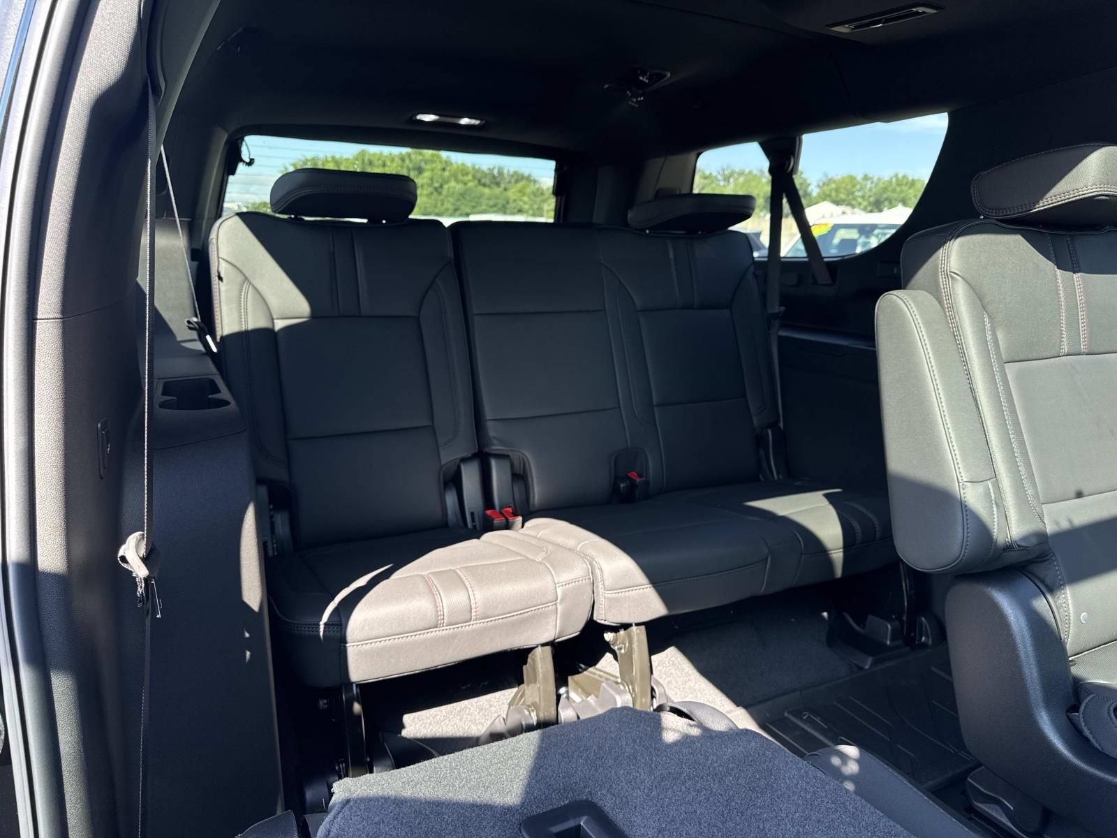 New 2026 Chevrolet Suburban RST w/ Advanced Technology Package AWD/4WD image 12